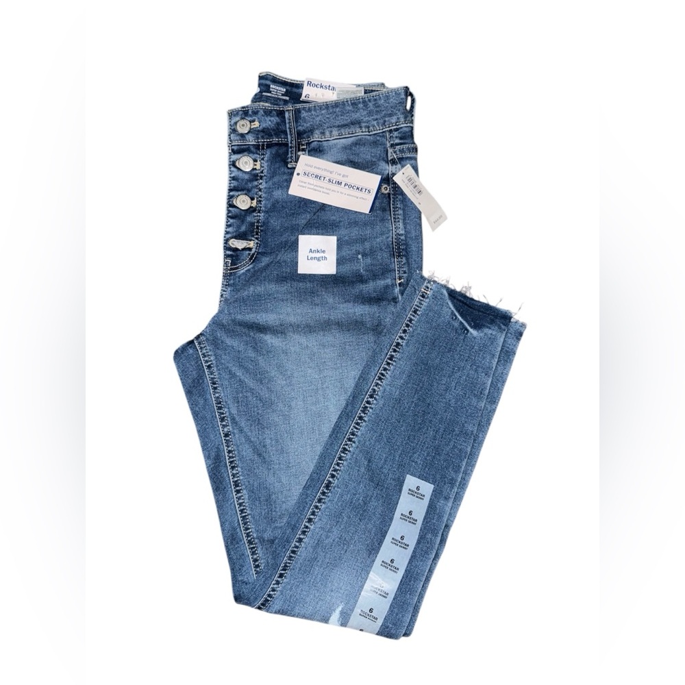 🆕 Old Navy rockstar high waist jeans with buttons